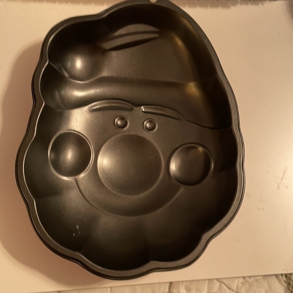 Santa Claus Face Cake Pan - Picture 4 of 10